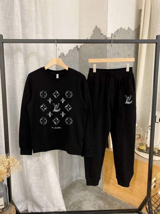 Picture of LV Sweater Suits _SKULVm-5xlkdt0340919